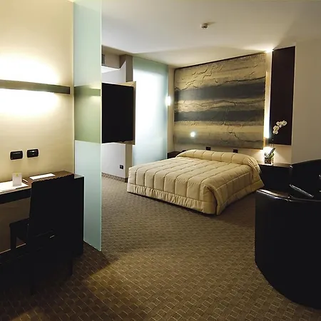 Bes Cremona Hotel 4*